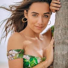 Jessica Perez's Instagram, Twitter & Facebook