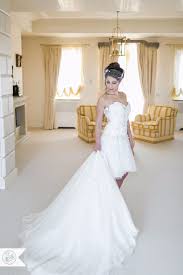 Anche le tonalità dell'abito da sposo devono essere in linea con la location scelta e l'atmosfera generale che si desidera dare all'evento. Matrimonio In Spiaggia L Incontro Speciale Tra Leggerezza Ed Eleganza Abiti Da Sposa Roma Anna Tumas Atelier