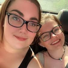 Vegan Calzones Golden, crispy pockets stuffed with savory veggie fillings.  Recipe in comment below: 👇💬