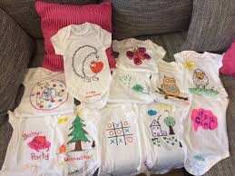 Baby body bemalen ist ein lustiges babyparty spiel. Baby Bodies Bemalen Strampler Spiel Game Girl Babygirl Body Bemalen Baby Baby Geschenke