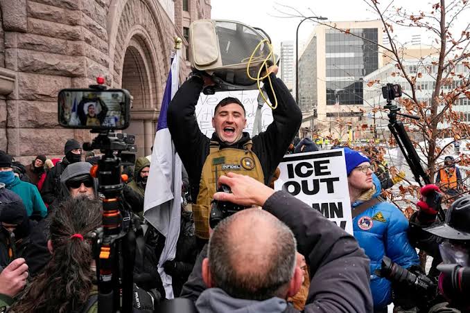 Pardoned Capitol rioter who said Jan. 6 officer 'needs to be put down' is  charged