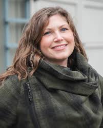 NEW ARTIST IN THE HOUSE!! Please help Mark Bettis Gallery welcome glass  artist Molly Burke to the family! . . . #art #artist #markbettisgallery  @wedgestudios #wedgestudios #glassart #blownglass #asheville  #contemporaryartgallery #riverartsdistrictasheville