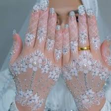 Berikut beberapa model henna tangan yang simple dan terbaru diantaranya yaitu : Pin Oleh Jaime Jones Di Henna Henna Desain Henna Sarung Tangan Pernikahan