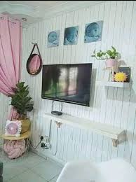Denah rumah satu ini terbilang cukup minimalis, terdiri dari 2 kamar tidur, 1 ruang makan, 1 ruang ruang keluarga, 1 dapur dan 1 kamar mandi. Deko Tema Rumah Kayu Ala Kampung Camelia Home Decor Facebook