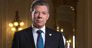 El presidente santos, junto al líder de las farc, al firmar el acuerdo de paz al que días más tarde el pueblo colombiano rechazó. Minuto A Minuto Juan Manuel Santos Recibe El Premio Nobel De Paz