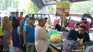 There is a clock tower near one of the first rubber trees in kuala kangsar, malaysia. Misi Mencari Putu Piring Di Bazar Ramadan Arena Square Kuala Kangsar