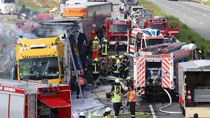 Josep joaquim aldrufeu i vidal. Horror Unfallserie Mit Lkw Auf Der A9 Kleintransporter Eingequetscht Fahrer Tot