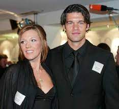 Unveiled on 4 march 2004 at a gala ceremony in london, england, the fifa 100 marked part of the celebrations of the 100th anniversary of the foundation of the fédération internationale de football association (fifa), the international governing body of football. Nachwuchs Dritter Sohn Fur Fussballstar Ballack Der Spiegel