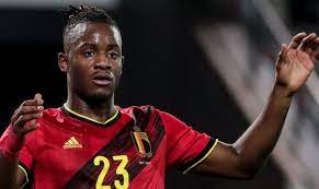 He posted on twitter a photo of an eagle, and besiktas' nickname is 'the black eagles'. Xkbtcutulinn0m