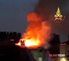 Incendio milano, dati arpa sull'aria: Incendio Oggi Via Scanini Milano Fulmine Sulla Mansarda Poi Le Fiamme