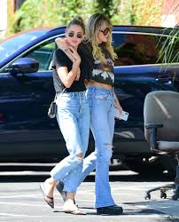 Kaitlynn carter and miley cyrus (photo: Kaitlynn Carter Was In Love With Miley Cyrus