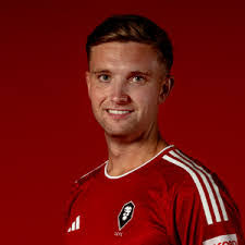 Elliot Watt's Instagram, Twitter & Facebook