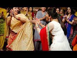 Sithniyan Punjabi Weddingsong Punjabi Folk Song Youtube Folk Song Traditional Song Songs