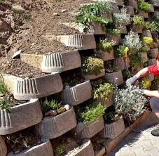 Wir haben abseits vom wohngebiet einen garten der am hang liegt. Stutzmauer Im Garten 84 Ideen Fur Hangsicherung Und Gartenmauer