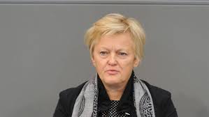 She was the minister of consumer protection, food and agriculture from. Renate Kunast 6 Von 22 Kommentaren Doch Beleidigung W V