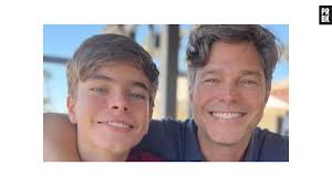 Ator de "Mulheres Apaixonadas", Erik Marmo surpreende pela semelhança com  filho de 14 anos