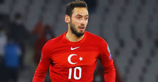 Hakan çalhanoğlu'nun hayatı, hakan çalhanoğlu'nun memleketi, hakan çalhanoğlu'nun türk milli takım kariyeri, hakan çalhanoğlu'nun oynadığı hakan çalhanoğlu, ilk olarak waldhof mannheim altyapısına başladı. Hakan Calhanoglu Italya Karsisinda Korkmadan Oynayacagiz