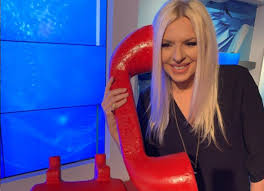 H αννίτα πάνια μετά τον χωρισμό της με το νίκο καρβέλα προχώρησε στη ζωή της με έναν πολύ γνωστό παρουσιαστή. Annita Pania Nikos Karbelas Ti Apokalyptei Gia Ton Gamo Toys Kai Ton Gio Toys Alphafreepress Gr