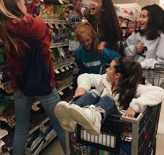 Pin By Bee On Vibin Cute Friends Friend Photoshoot Friends Photography