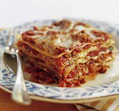 Pour vos fêtes de famille nous vous offrons un service de buffet complet,. Ok This Looks Delicious Easy Homemade Lasagna Best Lasagna Recipe Easy Lasagna Recipe