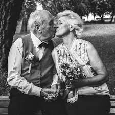 Natürlich sollte es dem motto entsprechen, dankbarkeit zeigen, die. Diamantene Hochzeit Gedichte Spruche Und Geschenkideen Brigitte De