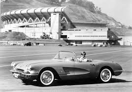 Red with a white cove, black interior and white hardtop. Ausfuhrliche Modellbeschreibung Uber Die Corvette C1
