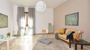 Boje na vodenoj osnovi se mogu brzo sušiti, mogućnost dobivanja širokog raspona boja zahvaljujući nijansiranju i jednostavnosti nanošenja. Pet Tajni Krecenja Koje Ce Svaki Prostor Uciniti Vecim Zivot Dnevni List Danas