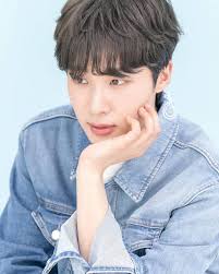 Netter ramai berkomentar, kim dong hee sangatlah mirip dengan jin bts. Kim Dong Hee Profile And Facts Updated