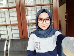 Ria ricis tentu bukanlah sosok asing bagi para kalangan muda ataupun anak anak. Ria Ricis Nationality Religion Salary And Family