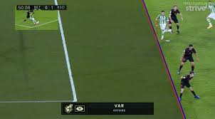Gavranovic, wie mbabu in der schlussphase eingewechselt, war mit einem präzisen flachschuss von der strafraumgrenze erfolgreich. Var Freeze Frame Of Sanabria Disallowed Goal Due To Offside Betis 0 1 Sociedad Troll Football