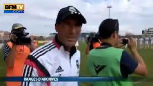 Il escalade un immeuble de cinq étages pour sauver un bébé suspendu dans le vide. A Paris Un Homme Escalade Un Immeuble Pour Sauver Un Enfant Suspendu Dans Le Vide