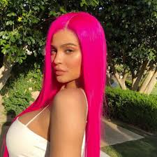 Kylie jenner had multiple massive floral displays installed in and around her calabasas mansion to celebrate travis scott, on father's day. Kylie Jenner Starportrat News Bilder Gala De