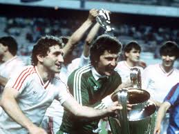 Helmuth robert duckadam (1 april 1959) was een roemeense doelman die jarenlang uitkwam en groeide duckadam uit tot de held van sevilla, naar de plaats waar de wedstrijd werd gespeeld. Psin Goalkeepersborn On Twitter Helmuth Duckadam Romaniangk Scored One Goal For His Main Club Through A Penalty Kick Against Afcprogresulbucuresti In The Domestic Cup Https T Co Somzhcdoe7