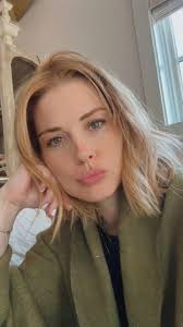 Hello fans 🥰, I want to know where you support me from 😘😘