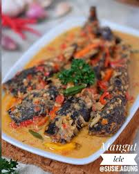 Berbahan dasar ikan lele yang dimasak seperti sayur santan pedas namun menggunakan kencur yang akan menambah kekhasan rasanya. Mangut Lele Super Lezat Bikin Makan Makin Sedap Modern Id