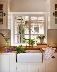 Finestra A Scacchi Molto Bella Stile Inglese Per Guardar Fuori Mentre Si Cucina Idee Per Decorare La Casa Finestre Stile Inglese Arredamento