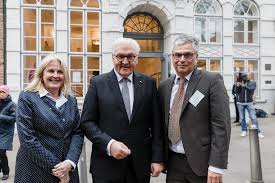 Maybe you would like to learn more about one of these? Www Bundespraesident De Der Bundesprasident Terminkalender Besuch Des Buddenbrookhauses