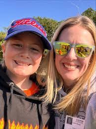 Lea Lindsey's Instagram, Twitter & Facebook