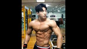 bodybuilder latest posing with workout