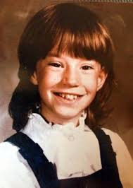 Hundreds return to search for lost girl, 8