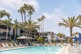 Eight 80 Newport Beach Apartments in Newport Beach