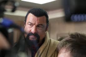 Steven Seagal po 25-tich rokoch: Pribratý, ale akčný dedo!