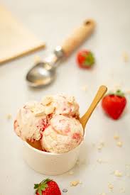Glace Fraise Et Meringue Recette Recette Glace Glace A La Fraise Glace Et Sorbet