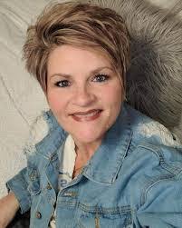 Laura Lanier's Instagram, Twitter & Facebook