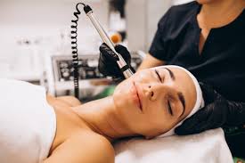 © 2019 f farida aree beauty clinic co., ltd. Woman Making Beauty Procedures At A Beauty Salon Free Photo Nohat Free For Designer