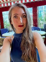 Elizabeth Walkinshaw's Instagram, Twitter & Facebook