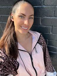 𝙏𝙝𝙧𝙚𝙚 𝙎𝙩𝙤𝙧𝙞𝙚𝙨 𝙩𝙤 𝙗𝙤𝙤𝙩: 1. Nokia refused Android 2. Yahoo  rejected Google 3. Kodak refused Digital Cameras 𝙇𝙚𝙨𝙨𝙤𝙣𝙨: 1. Take  chances 2. Embrace the Change 3. If you refuse to change with