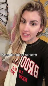 Amanda Collier's Instagram, Twitter & Facebook