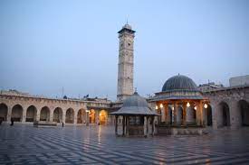 Dan dalam beberapa kitab saya baca beliau turun di menara putih sebelah timur masjid jami' damsyiq, dan ini rupanya pendapat yang lebih terpelihara. Nabi Isa Kembali Ke Bumi Dari Zaman Dajjal Hingga Masa Satu Sujud Lebih Baik Dari Dunia Dan Seisinya Galamedia News Halaman 2