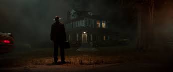 Otros señalan que el conjuro 3 relatará la historia de un hombre que fue enjuiciado por asesinato, pero que su defensa alegaba un caso de posesión demoniaca, y los investigadores de lo paranormal harán su aparición para descubrir lo que sucedió en realidad. Expediente Warren 3 Todo Sobre El Regreso De The Conjuring